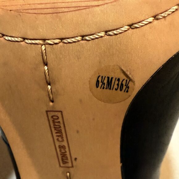 Vince Camuto Small rounded studs trace the dramatic, pointy-toe Boots Size 6.5 - Picture 8 of 10